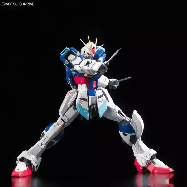 「“あんたは俺が討つんだ！今日！ここで！”「ガンダムSEED DESTINY」インパルス＆デスティニーのRGガンプラが抽選販売で手に入る！ シンの愛機を並べて飾ろう」の画像