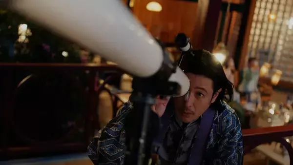 「津田健次郎が“ヒデじい”役で再登場！「ちびまる子ちゃん」×「プレモル」実写CMの最新作が公開【6月8日～放映】」の画像