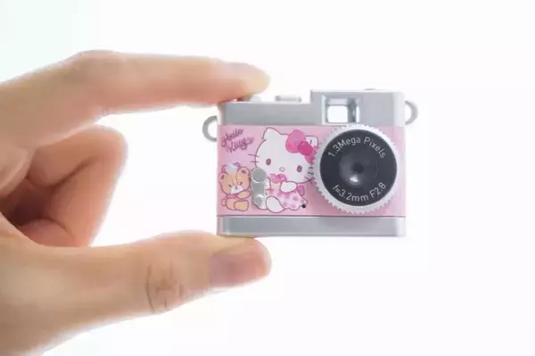「「サンリオ」キティ、クロミたちの超小型カメラが可愛すぎて便利すぎる！ 写真も動画も撮影可能＆マグネット内蔵が◎」の画像
