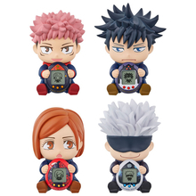 「呪術廻戦」ハグする様子がかわいい♪ たまごっちコラボの“じゅじゅつっち”にソフビセットが登場