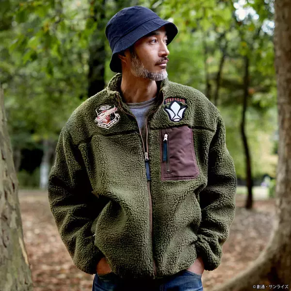 「「Zガンダム」A.E.U.G.&「鉄血のオルフェンズ」鉄華団がモチーフ！暖かみのあるボアジャケット登場」の画像