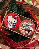「ハローキティたちがクリスマスセーターでパーティ♪ 限定デザインがキュートすぎ！「スチームクリーム」クリスマス商品が登場」の画像1