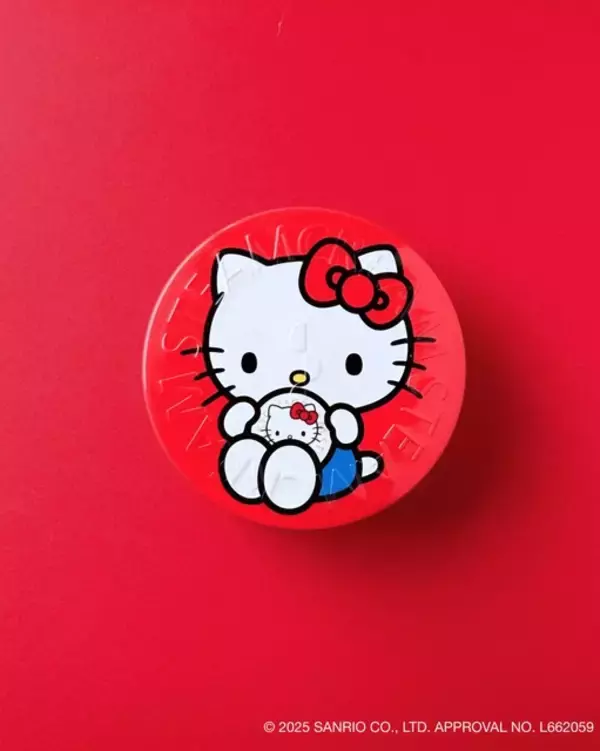 「ハローキティたちがクリスマスセーターでパーティ♪ 限定デザインがキュートすぎ！「スチームクリーム」クリスマス商品が登場」の画像