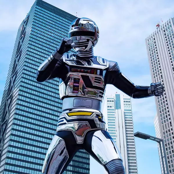 蒸着せよ！初代「宇宙刑事ギャバン」40cmのド迫力フィギュア再び！25個のLEDで全身が発光