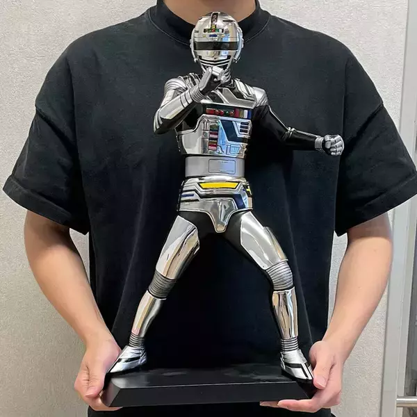 「蒸着せよ！初代「宇宙刑事ギャバン」40cmのド迫力フィギュア再び！25個のLEDで全身が発光」の画像