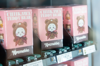 「ちいかわ」グッズが自販機で買える…ってコト!? サンリオコラボやちいかわカフェのフィギュアがラインナップ☆【ＫＩＴＴＥ丸の内】
