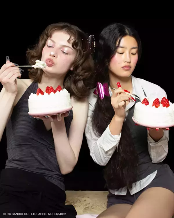 「「ハローキティ」ビーチがテーマ♪ ATTISESSIONとのコラボ・春夏限定の6アイテムが登場！」の画像