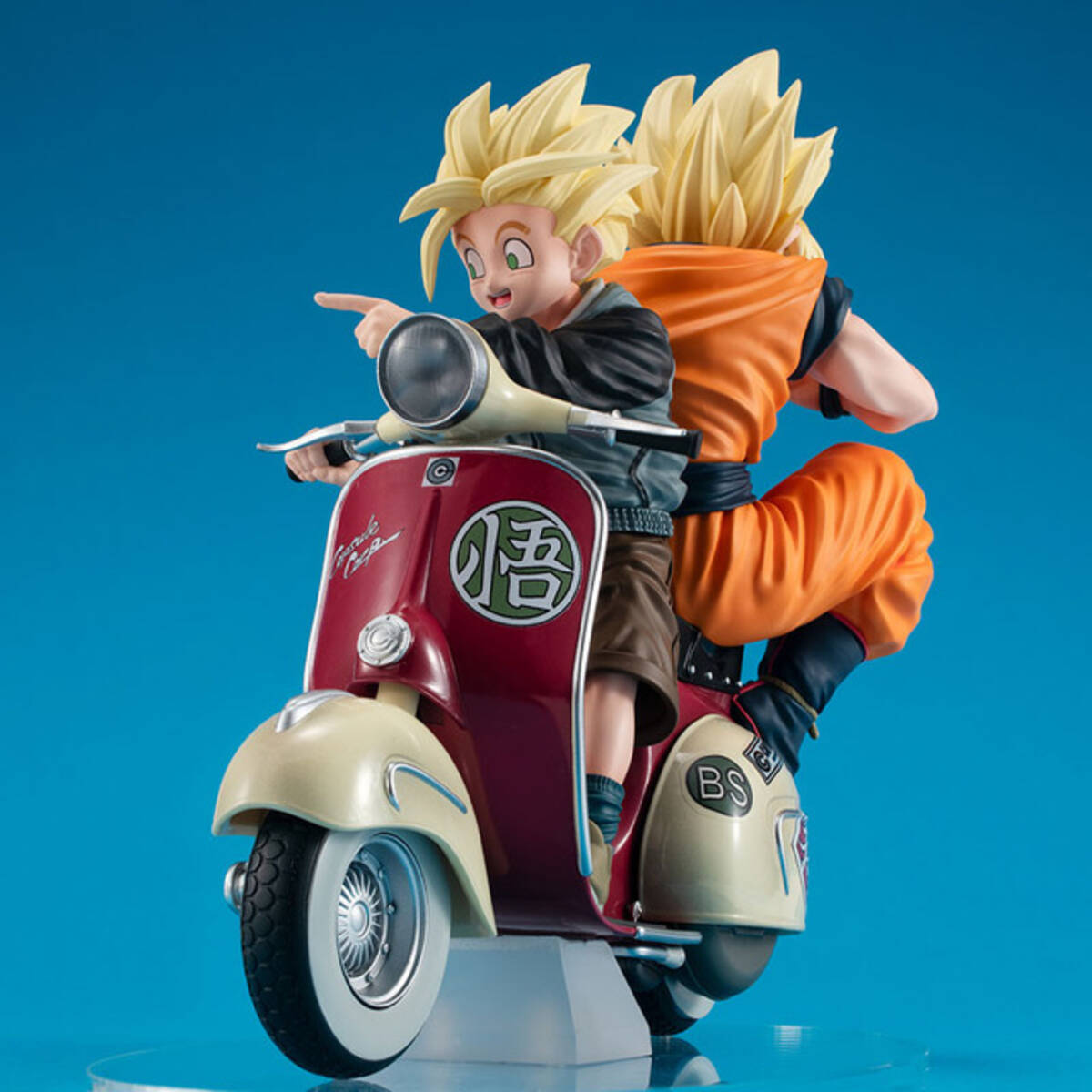 ドラゴンボール」スーパーサイヤ人の悟空＆悟飯がバイクでおでかけ 
