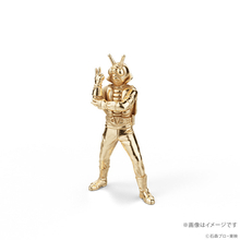 「仮面ライダーV3」「仮面ライダーアマゾン」が光り輝く！18金ミニフィギュアが販売【各限定100体】
