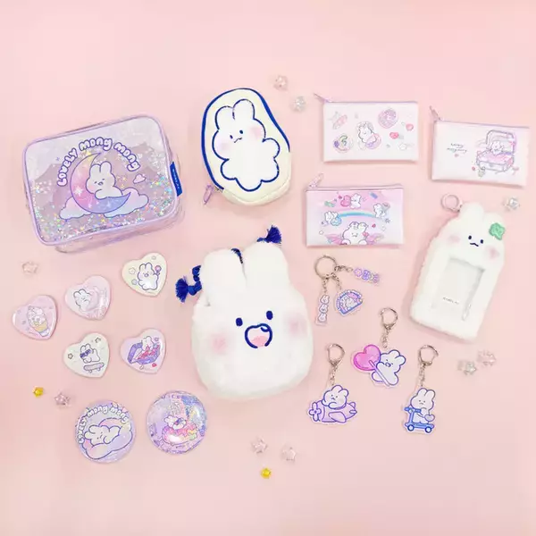 「ラブリーモンモンのふわもこポーチが鬼カワ♪ SNSで話題の「＃モン活」を楽しめるポーチやフォトフォルダーが登場」の画像