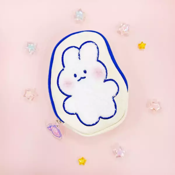 「ラブリーモンモンのふわもこポーチが鬼カワ♪ SNSで話題の「＃モン活」を楽しめるポーチやフォトフォルダーが登場」の画像