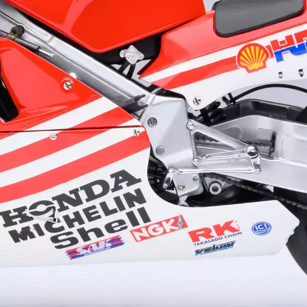 「バイクマンガの金字塔「バリバリ伝説」巨摩郡の「WGP500」挑戦時の愛機・NSR500が立体化！ 「大阪モーターサイクルショー」でも販売・展示」の画像