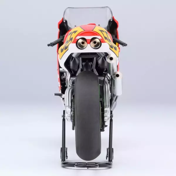 「バイクマンガの金字塔「バリバリ伝説」巨摩郡の「WGP500」挑戦時の愛機・NSR500が立体化！ 「大阪モーターサイクルショー」でも販売・展示」の画像