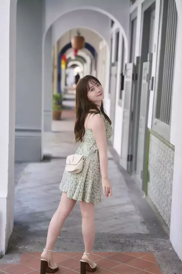 「BanG Dream!」「メダリスト」声優・伊藤彩沙、大人の甘さ＆キュートな舌ペロも♪ 最新写真集「アヤサージュ」カバー＆カット公開