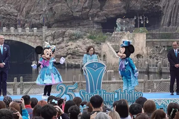 「ミッキー＆ミニーにダッフィーもお祝い♪ 東京ディズニーシー25周年イベントが盛大に開幕！【セレモニーレポ】」の画像