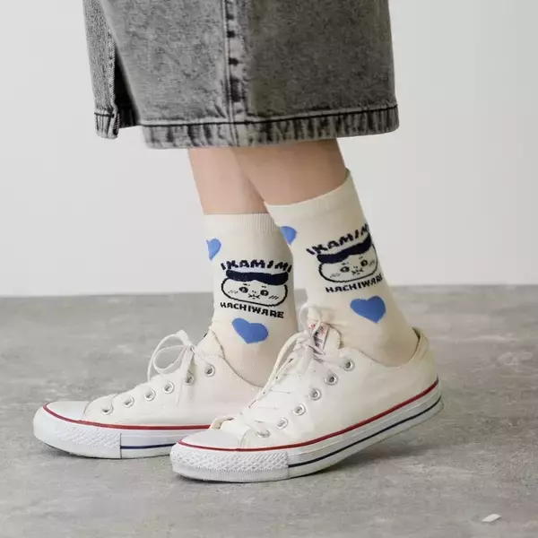 「「ちいかわ」さりげないハチワレがかわいい♪ 普段使いしやすいアパレルグッズが登場」の画像