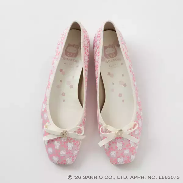 「招き猫とダルマになりきったキティがかわいい♪ 「サンリオ」キティ×桜×西陣織の高級感あふれるシューズやバッグがDIANAより登場」の画像