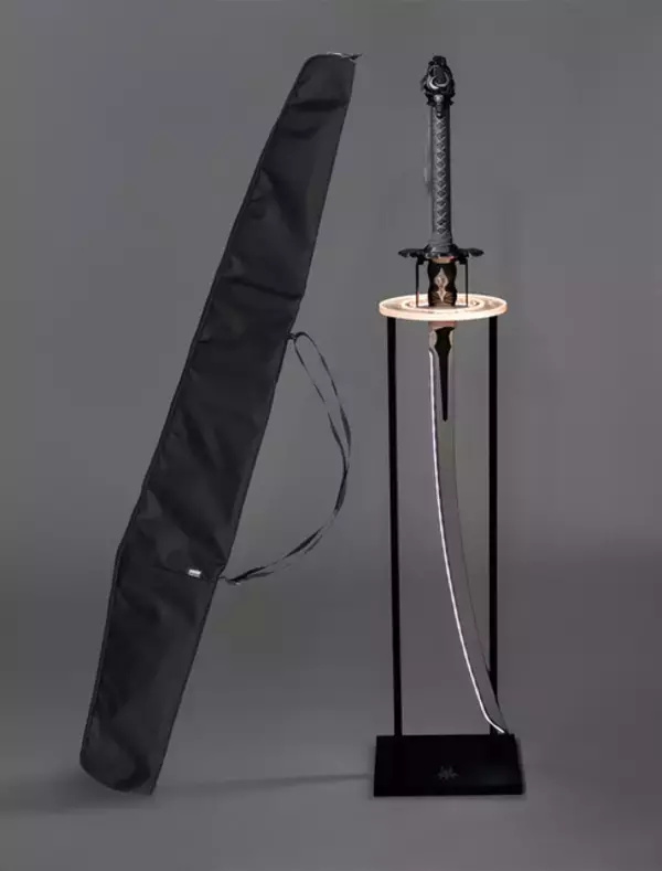 「NieR:Automata」1/1スケール“白の契約”、専用スタンド付きセットが登場！139cmの刀身を日常に― 私はいつまで戦い続けるのだろう？