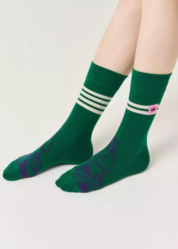 「「ジョジョ」徐倫と承太郎の親子カーディガンや、ドッピオの「とうおるるる…」シャツも！「グラニフ」最新コラボ登場」の画像