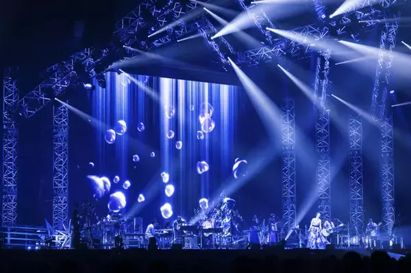 「坂本真綾 30周年ライブ「M30～Your Best～」の模様をレポート　“声優×アーティスト”として歩んだ30年の軌跡」の画像