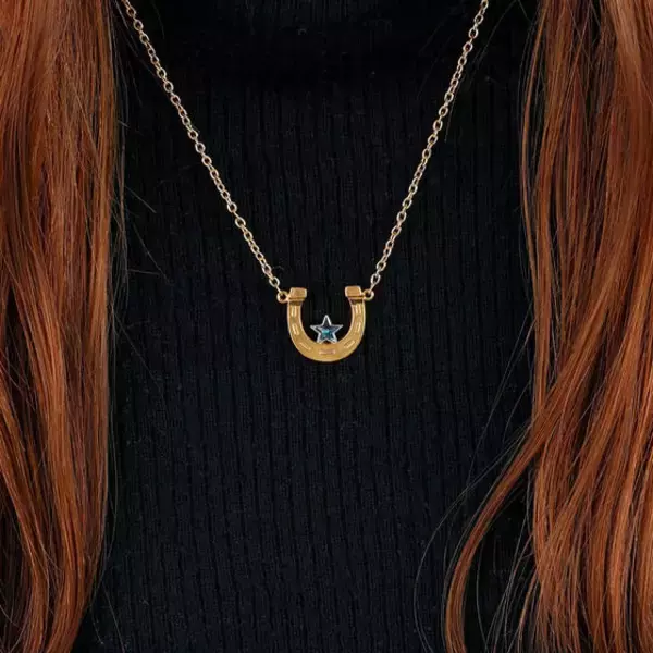 「ジョジョ「スティール・ボール・ラン」ジョニィ、ジャイロが煌めくアクセサリーに！ピアスやペンダントが登場」の画像