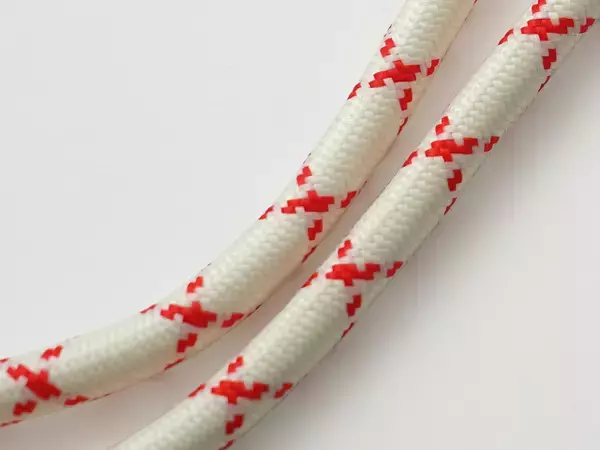 「「ムーミン」母の日ギフトにぴったり♪ ムーミンママたちの刺繍がかわいい数量限定の新作バッグが登場！」の画像