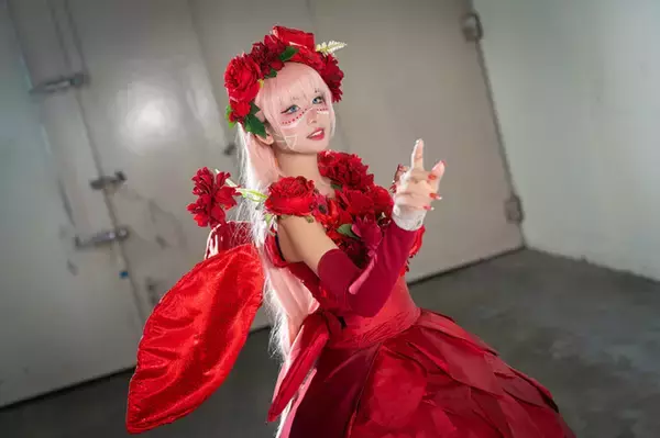 「「竜とそばかすの姫」ベルが3次元に!? フィリピン美女コスプレイヤーが圧巻の完成度で魅せる【AFA SG 2022】海外レポ」の画像