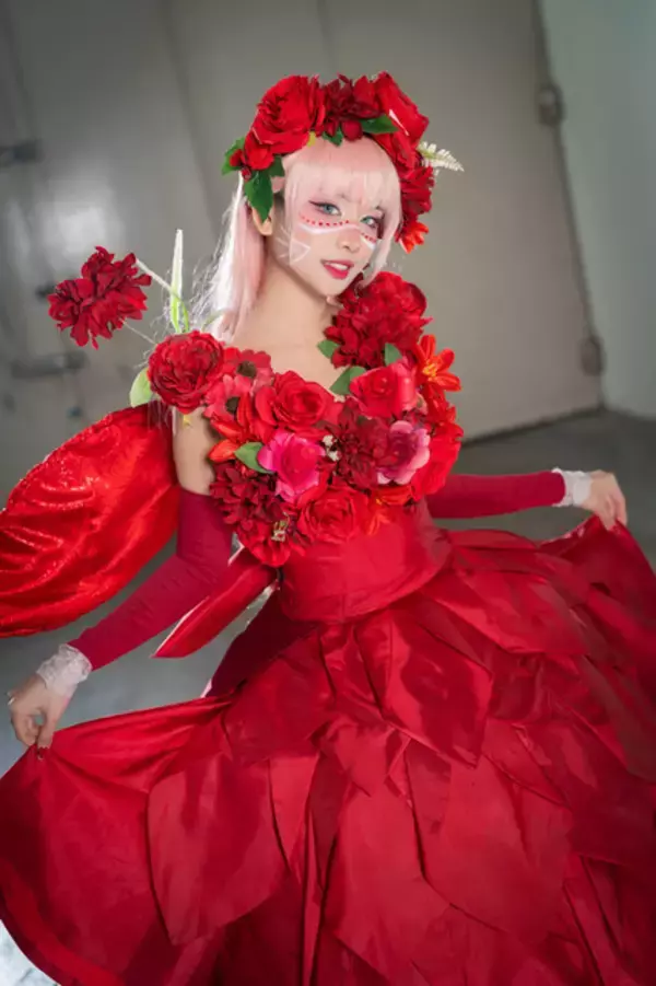 「「竜とそばかすの姫」ベルが3次元に!? フィリピン美女コスプレイヤーが圧巻の完成度で魅せる【AFA SG 2022】海外レポ」の画像