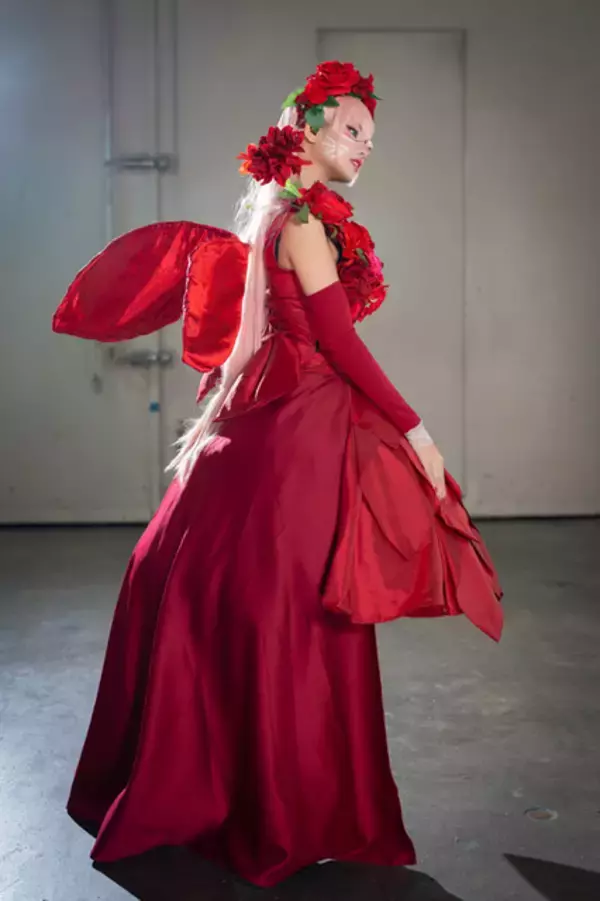 「「竜とそばかすの姫」ベルが3次元に!? フィリピン美女コスプレイヤーが圧巻の完成度で魅せる【AFA SG 2022】海外レポ」の画像