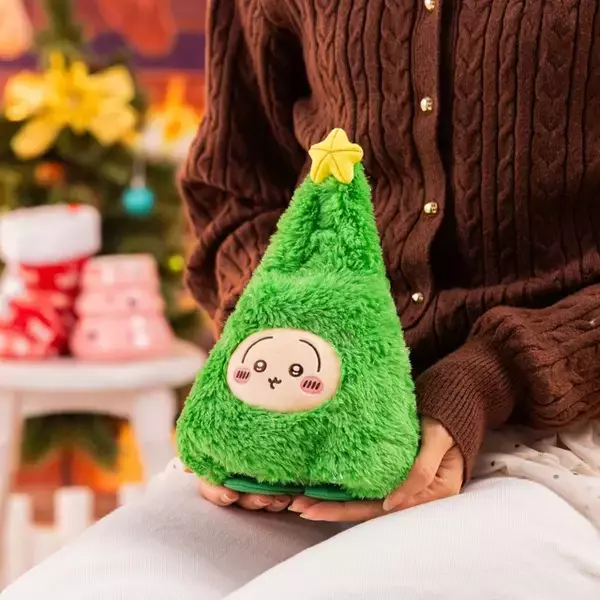 「ちいかわ」ツリー姿のうさぎが動く!! 照らしてくれる“星”のペンダントも☆ クリスマスを彩る新グッズ