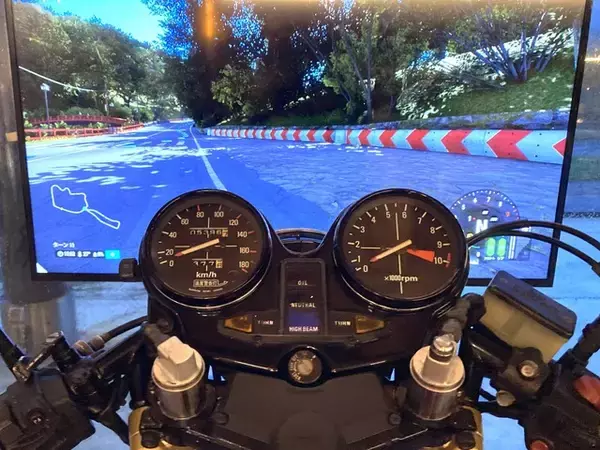 「「バリバリ伝説」巨摩郡のCB750F実車に跨ろう！最新VRシミュレーターで体感！体験型展示が実施中」の画像