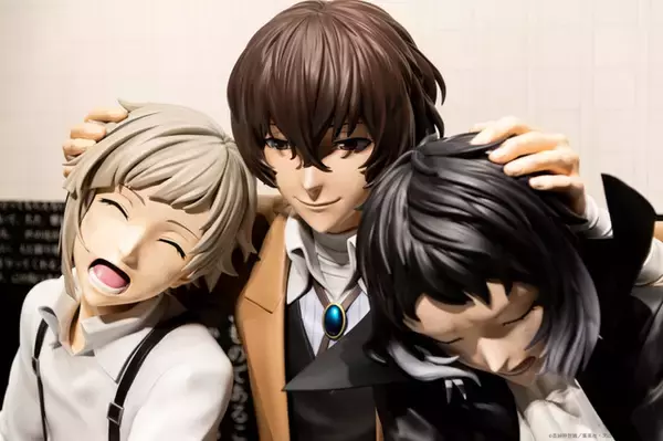 「文スト」中島敦らの立像や貴重なイラスト、映像体験で世界に没入！TVアニメ10周年記念展の東京会場フォトレポートが到着
