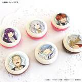 「“投げキッスだよ”「葬送のフリーレン」名シーンのフリーレンを大胆にデザイン！ 缶バッジ付きホワイトデースイーツ登場」の画像2