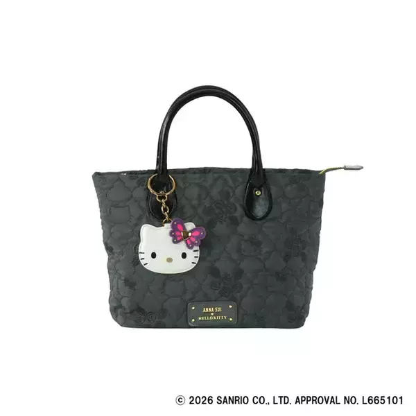 「HELLO KITTY×ANNA SUI再び―“大人にこそ持ってほしい”甘さのある上品なアイテムがラインナップ」の画像