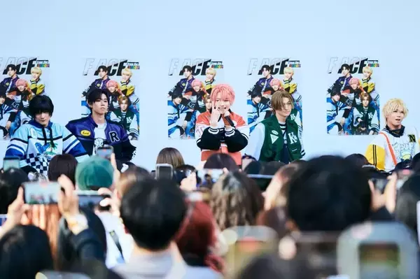 「「今日はみんな俺の歌で抱いてやるよ！」舞台「多聞くん今どっち!?」フリーミニライブにて新曲披露【オフィシャルレポート】」の画像