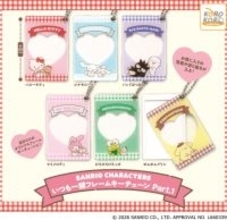 キティやクロミ、バッドばつ丸と“推し活”しよう♪ 好きな写真が入るミニフォトフレームキーチェーンが登場