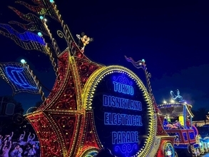 東京ディズニーランド「エレクトリカルパレード」25周年！記念メッセージ入りスペシャル画像も登場【ディズニー】