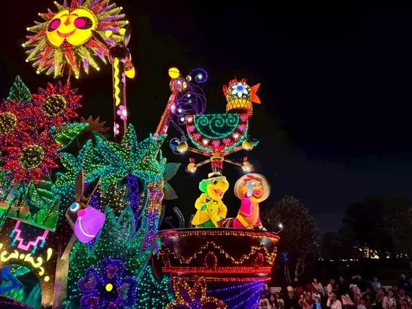「東京ディズニーランド「エレクトリカルパレード」25周年！記念メッセージ入りスペシャル画像も登場【ディズニー】」の画像