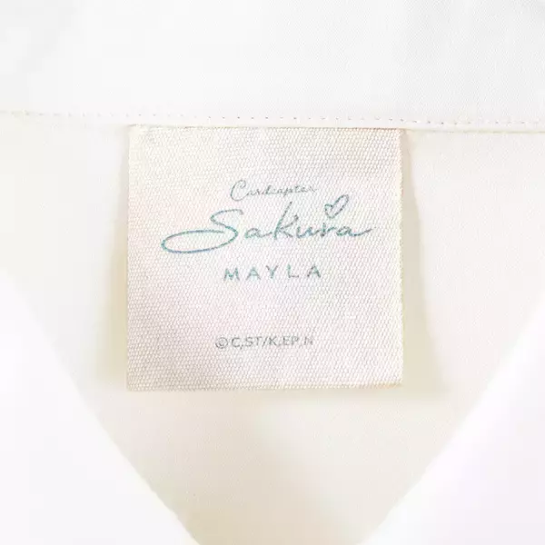 「「CCさくら」さくらの学生服や衣装デザインを上品にまとって…♪ 日常に馴染む「MAYLA」ブラウスが登場」の画像