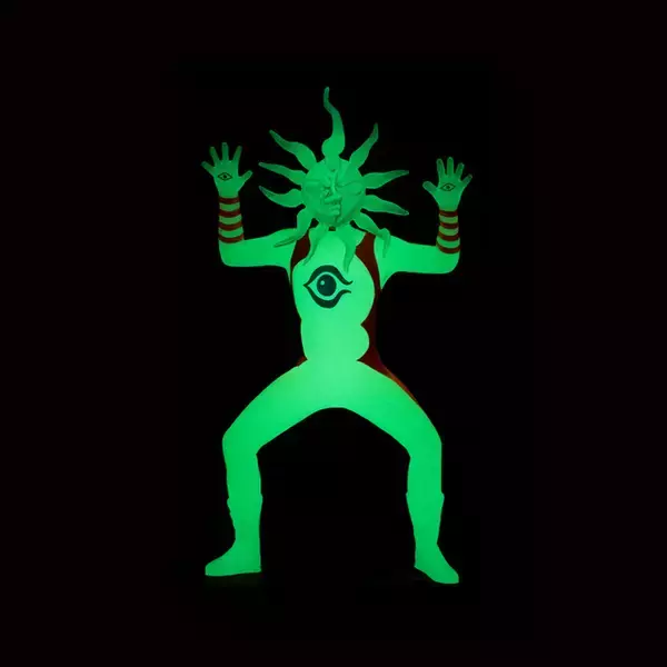 なんだこれは！「タローマン」光る“蓄光仕様”のフィギュアマスコットが再登場♪ カプセルトイ発売