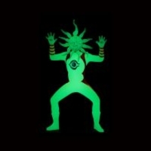 なんだこれは！「タローマン」光る“蓄光仕様”のフィギュアマスコットが再登場♪ カプセルトイ発売