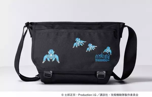 「攻殻機動隊S.A.C」タチコマがかわいい♪ 笑い男マークも裏に潜む…！ 特別デザインの「Manhattan Portage」コラボバッグ3種登場