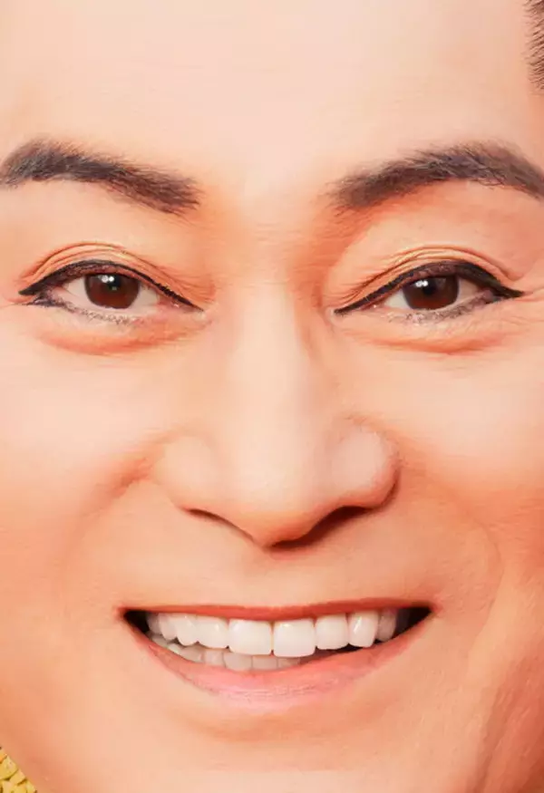 「ハローキティが松平健とコラボ！ マツケン×キティの平成ギャルグッズがファミマから登場♪」の画像