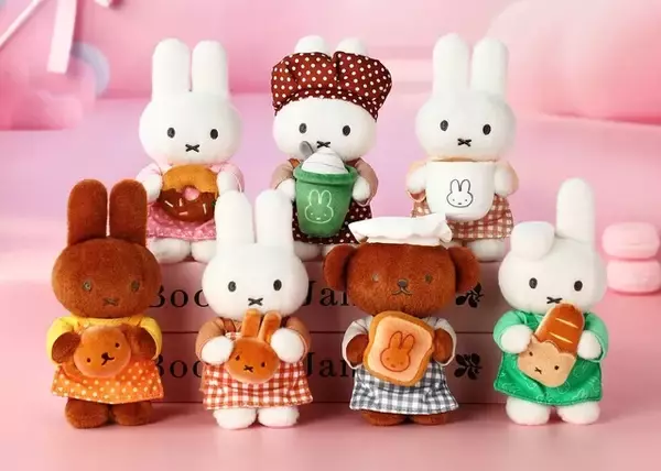 ミッフィーがパンを手にした姿がキュートなキーホルダーが登場♪ 新作「ベーカリーシリーズ」が発売！