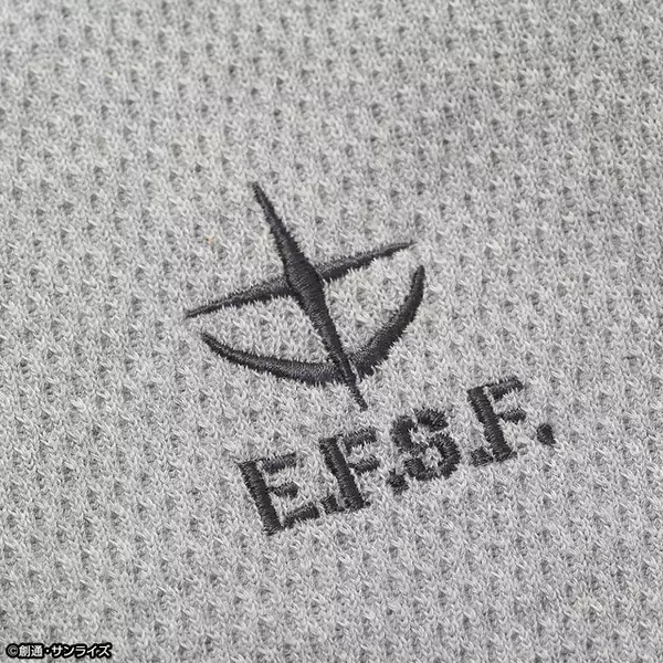 「地球連邦軍 or ジオン公国軍のどちらを選ぶ？ 「機動戦士ガンダム」それぞれの刺繍がデザインされた「サーマルシャツ」がSTRICT-Gより発売！」の画像
