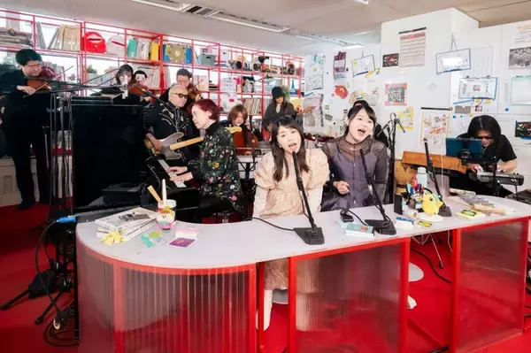 「「鬼滅の刃」「SAO」「ガンダムSEED」ファン必見！ 梶浦由記×LiSA×FictionJunctionがNHK「tiny desk concerts JAPAN」で奇跡の共演！  名曲を特別アレンジで」の画像