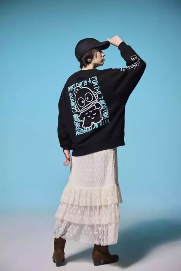 「「サンリオ」キティちゃんやハンギョドンが、BLACKで“大人かっこいい”アパレルに！RODEO CROWNS WIDE BOWLコラボ」の画像