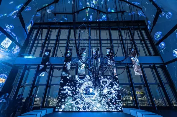 「「攻殻機動隊展」全貌を公開！1,600点超の制作資料へアクセス＆“笑い男”のハッキング体験も」の画像