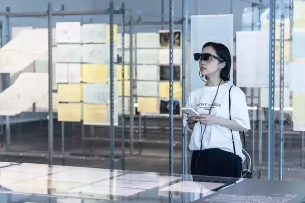 「「攻殻機動隊展」全貌を公開！1,600点超の制作資料へアクセス＆“笑い男”のハッキング体験も」の画像