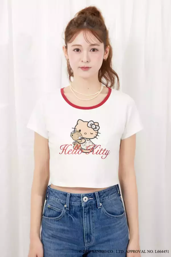 「「サンリオ」こんがり日焼けキティがフェミニンキュート♪ 「rienda」コラボでアパレルアイテムが登場」の画像